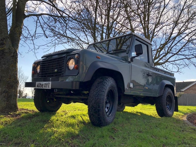 LAND ROVER DEFENDER 90