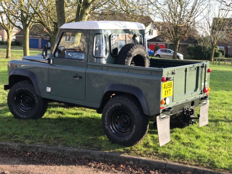 LAND ROVER DEFENDER 90