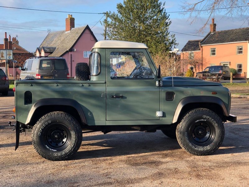 LAND ROVER DEFENDER 90