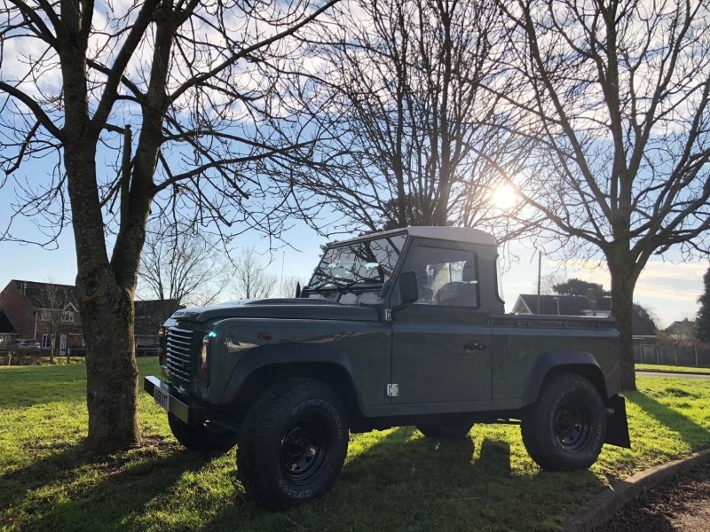 LAND ROVER DEFENDER 90