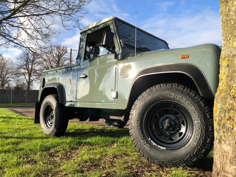 LAND ROVER DEFENDER 90