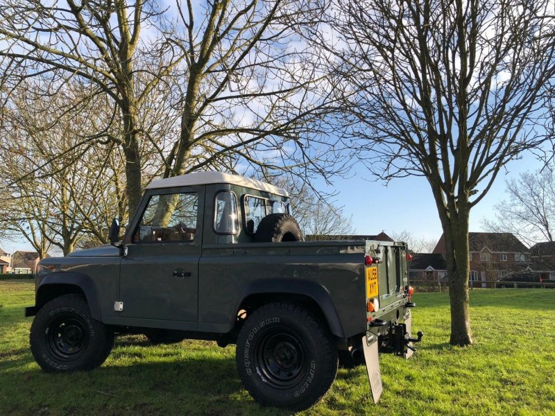 LAND ROVER DEFENDER 90