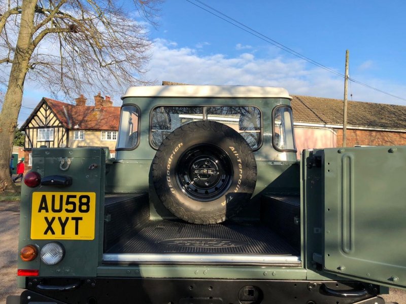 LAND ROVER DEFENDER 90