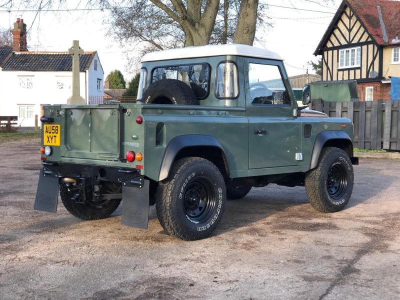 LAND ROVER DEFENDER 90