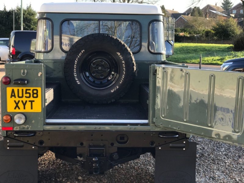 LAND ROVER DEFENDER 90